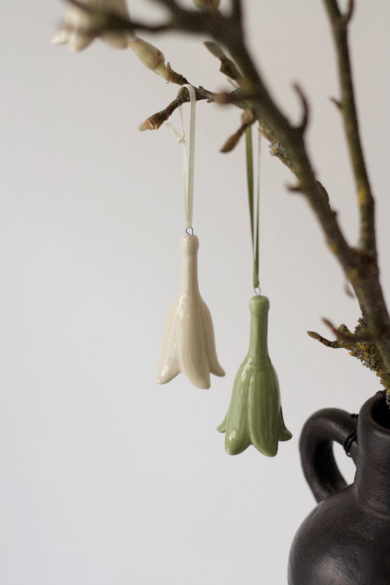 Wikholm Form // dekorative Blüte in Gelb zum Hängen, Osterdekoration