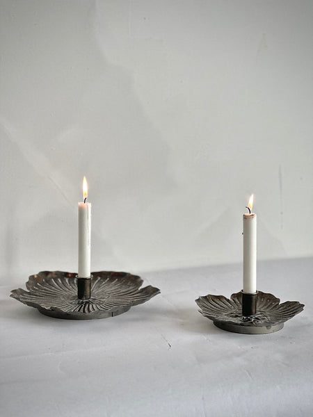 Kerzenständer aus Messing in Blütenform