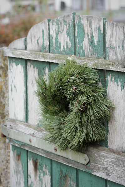 VORBESTELLUNG // handgebundener, klassischer Adventskranz pur aus Bergkiefer, ohne Kerzen und Deko