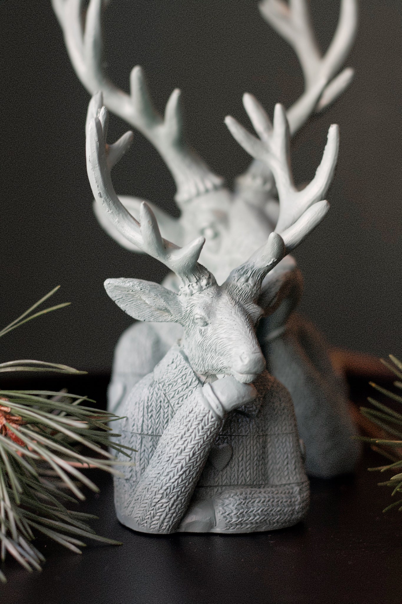 Deko Hirsch poly Weihnachtsschmuck in zwei Größen, H15cm, H21cm in Salbeigrün