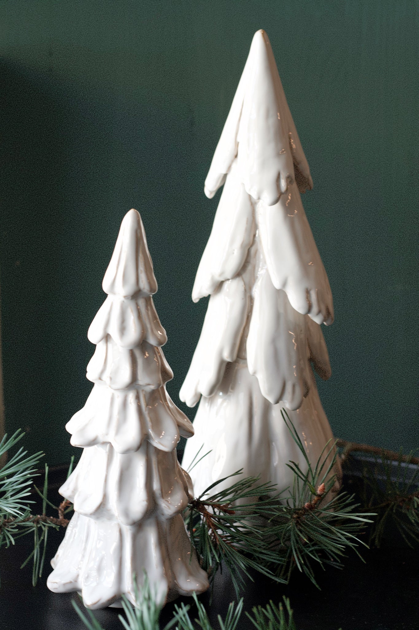 Wikholm Form// Keramik Baum Weihnachtsschmuck in zwei Größen und Farben