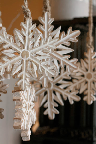 Holz Schneeflocke Weihnachtsschmuck in zwei Größen, 15 oder 18cm