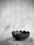 Bild in Galerie-Betrachter laden, Schwarze Keramikschale in zwei Größen
