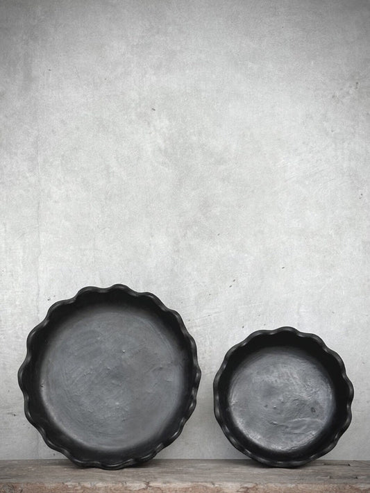 Schwarze Keramikschale in zwei Größen