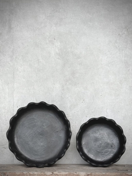 Schwarze Keramikschale in zwei Größen