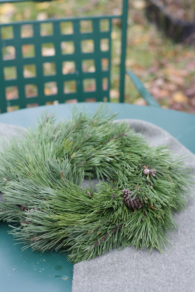 VORBESTELLUNG // handgebundener, klassischer Adventskranz pur aus Bergkiefer, ohne Kerzen und Deko