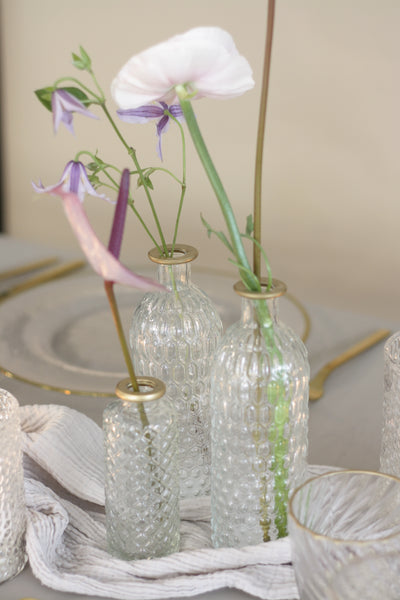 schmale Vase mit Goldrand