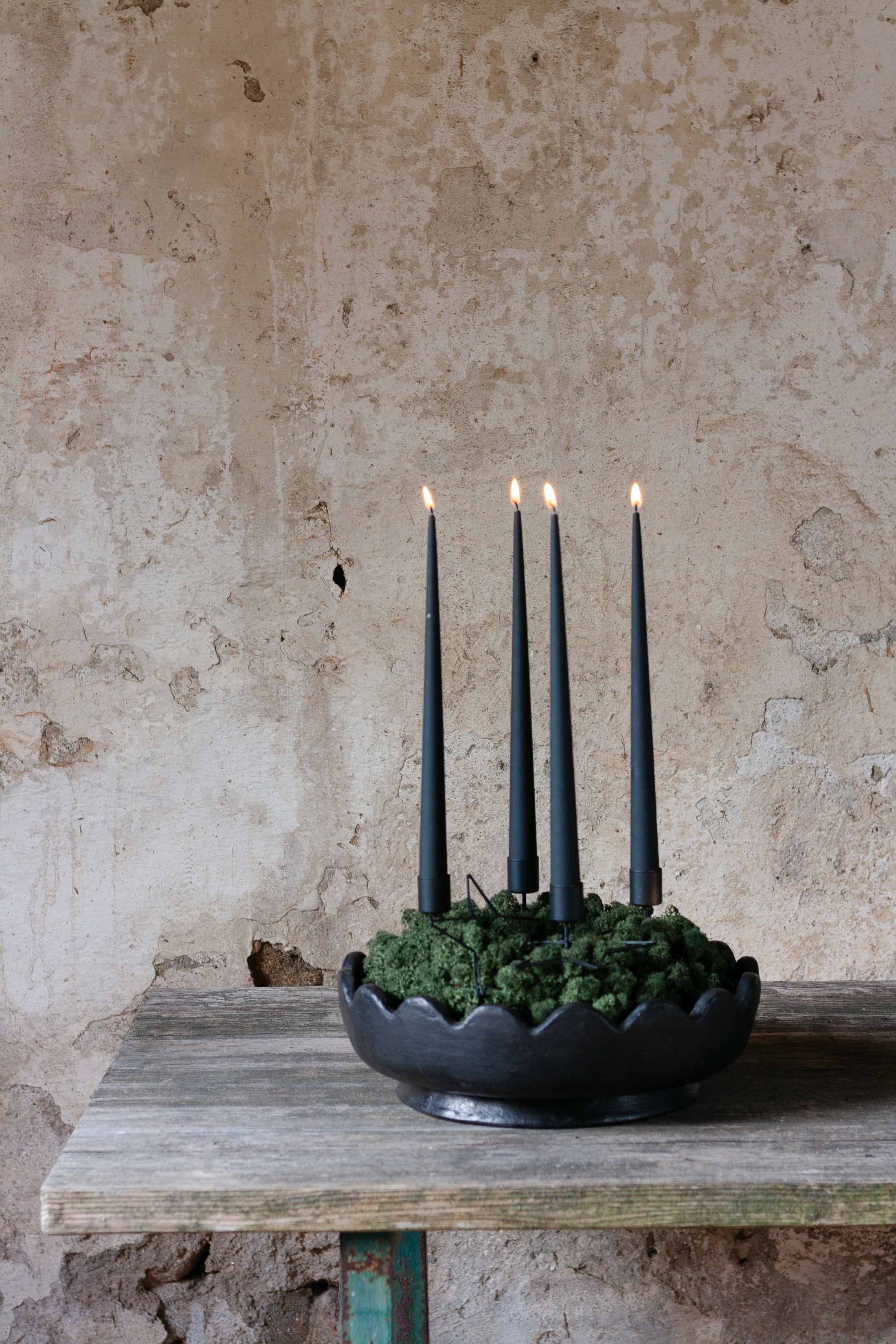 VORBESTELLUNG// Adventskranz D28cm mit grünem Islandmoos und Ester und Erik Kerzen