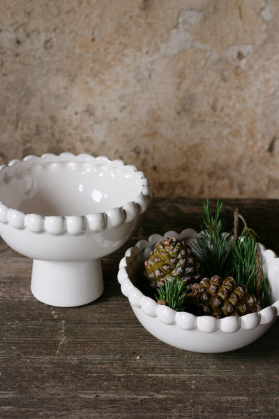 Wikholm Form // Keramikschale auf Fuß in Weiß D22cm H15cm