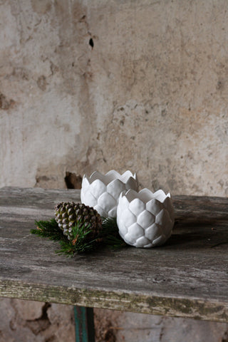 Übertopf in Zapfenform