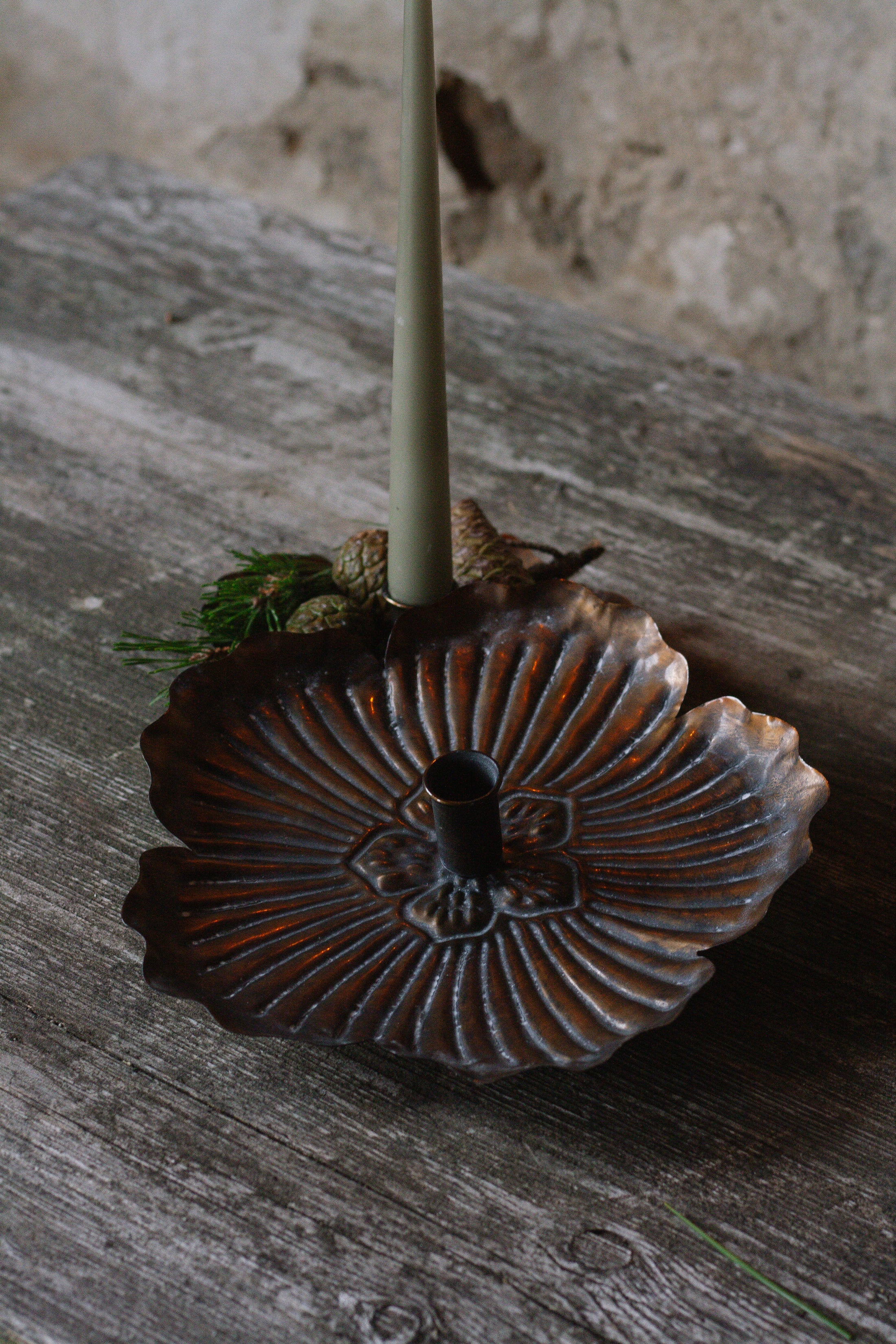 Kerzenständer aus Messing in Blütenform